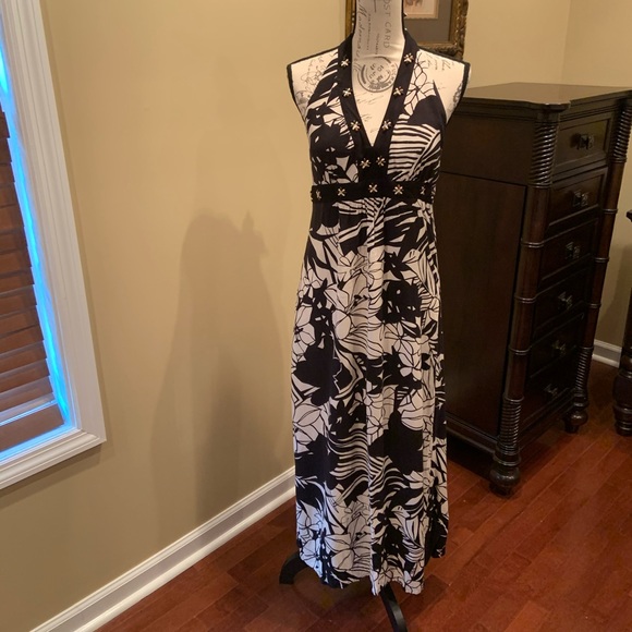 Dress 8 - Picture 2 of 5